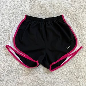 ❤️‍🔥3/$15 ❤️‍🔥 Women’s Nike Running Shorts Size Small